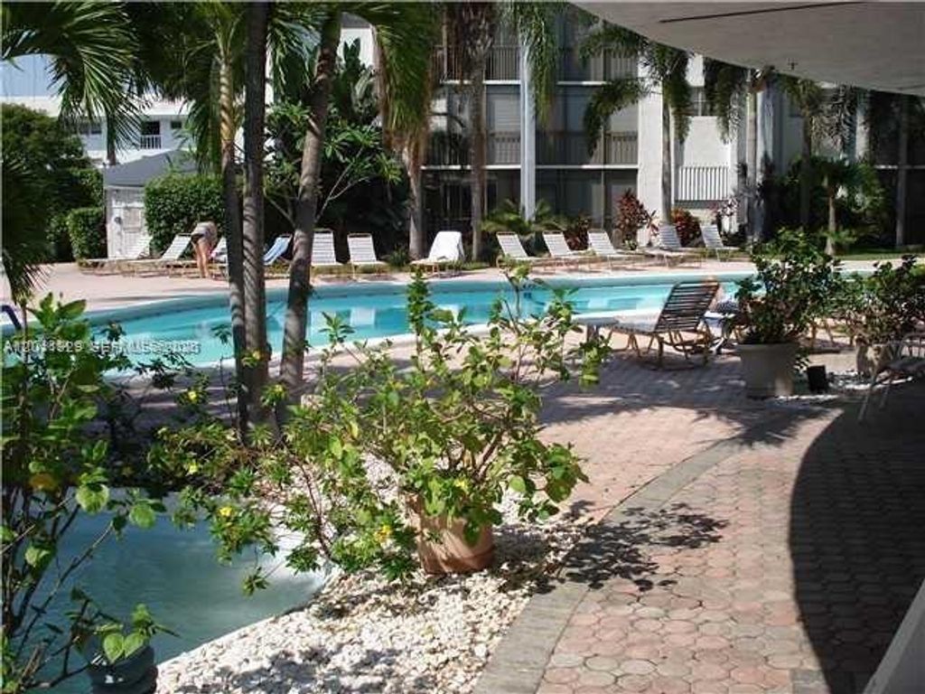 Photo of 5300 NE 24th Ter #422C, Fort Lauderdale, FL 33308 (MLS # A12011929)