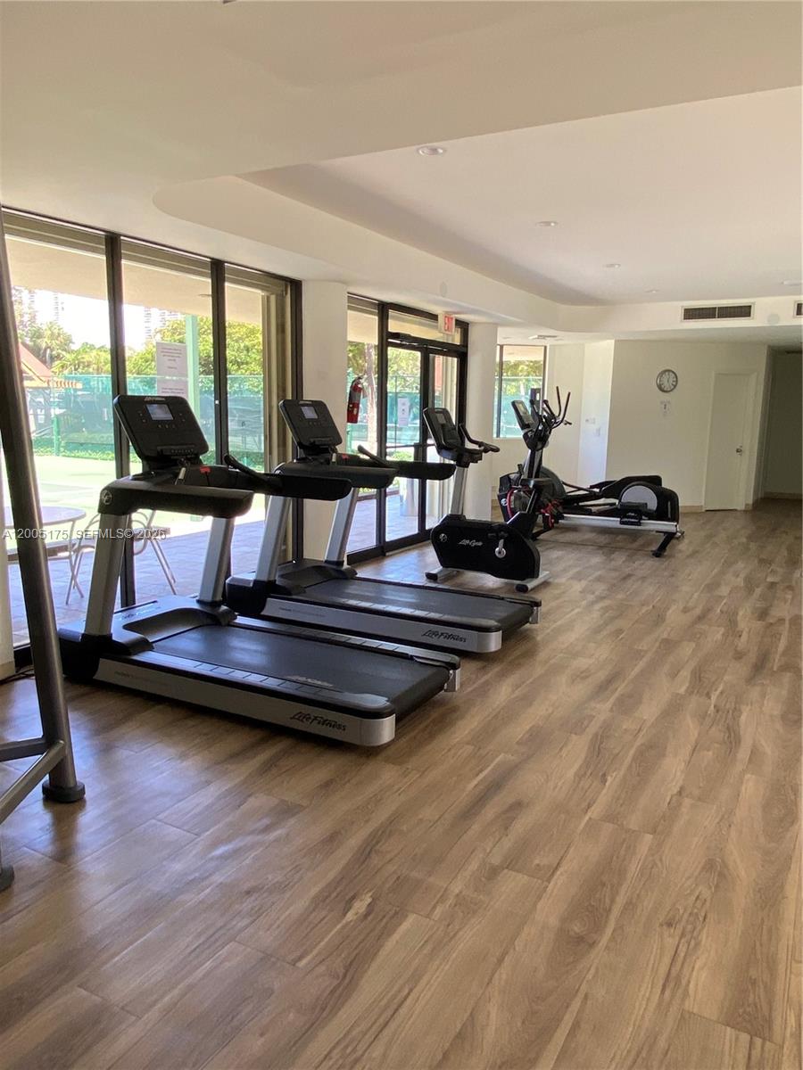 TERRACES NORTH TURNBERRY - Residential