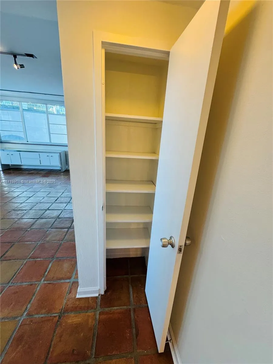 Miami, Florida 33137, United States, 1 Bedroom Bedrooms, ,1 BathroomBathrooms,Residential,Pending,20305