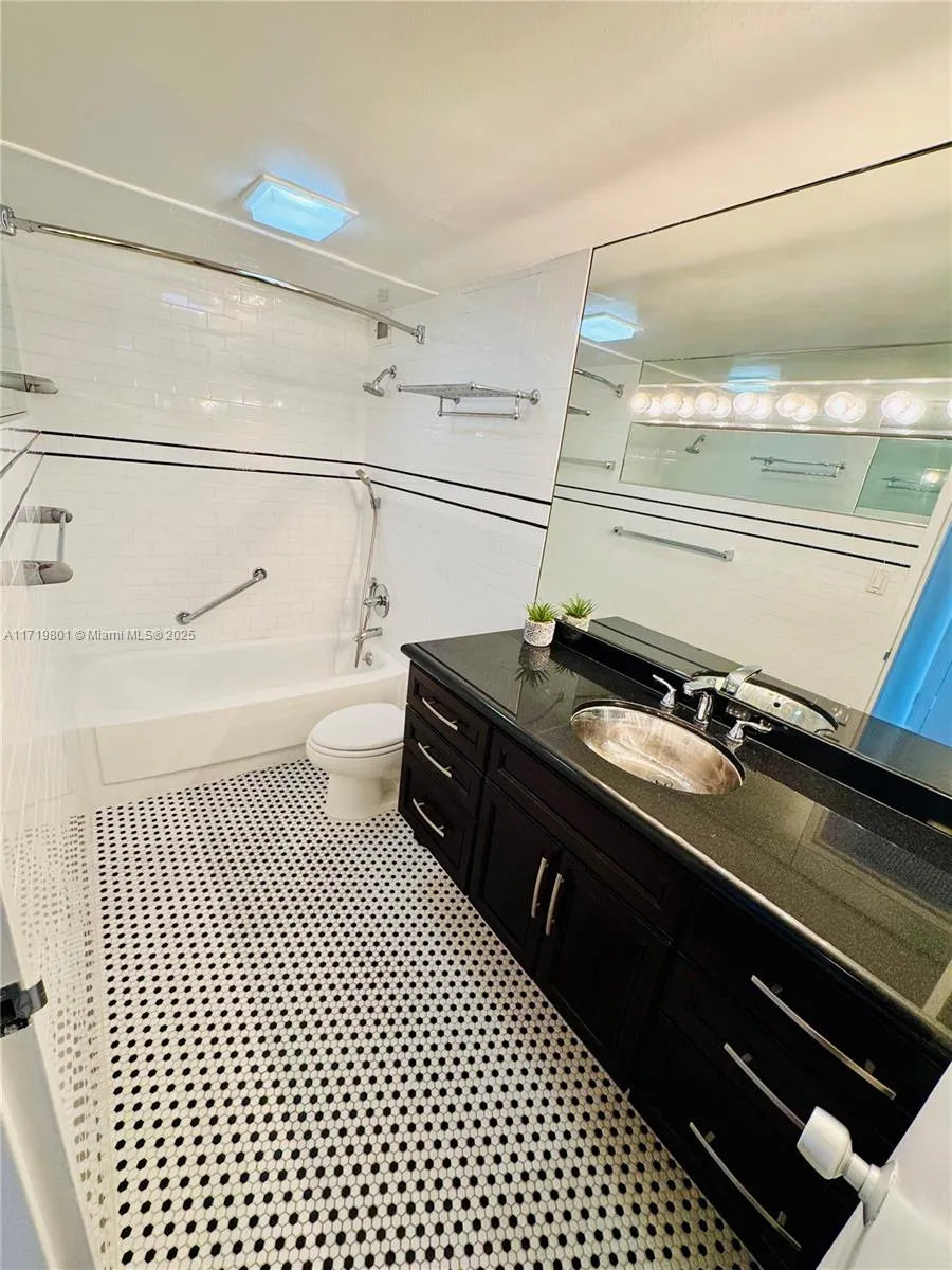 Miami, Florida 33137, United States, 1 Bedroom Bedrooms, ,1 BathroomBathrooms,Residential,Pending,20305