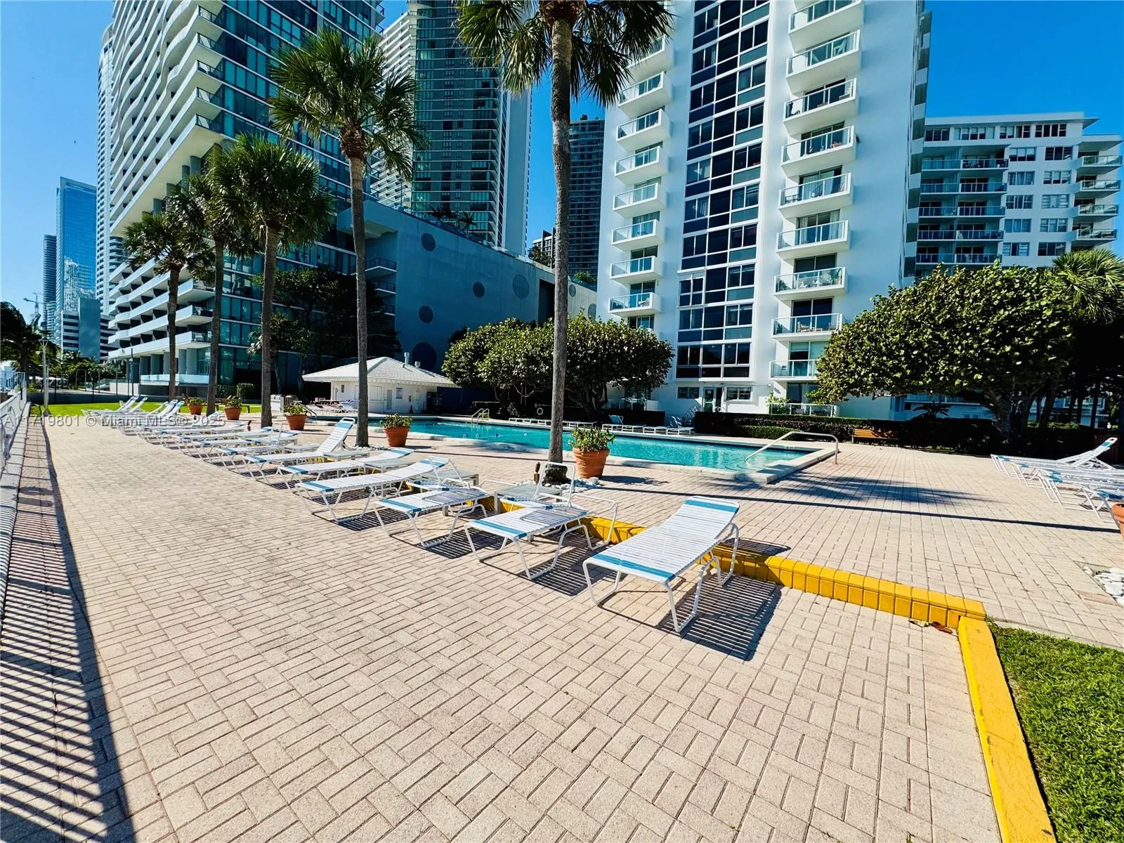 Miami, Florida 33137, United States, 1 Bedroom Bedrooms, ,1 BathroomBathrooms,Residential,Pending,20305