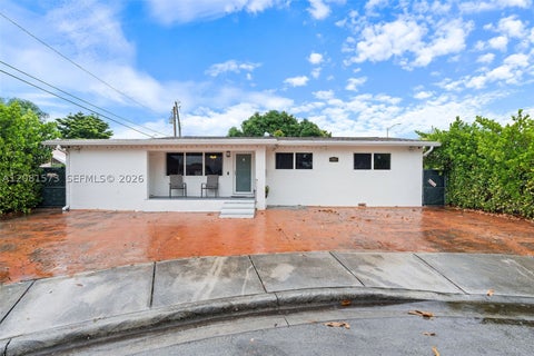 Photo of 985 SE 2nd Pl, Hialeah, FL 33010 (MLS # A12081573)