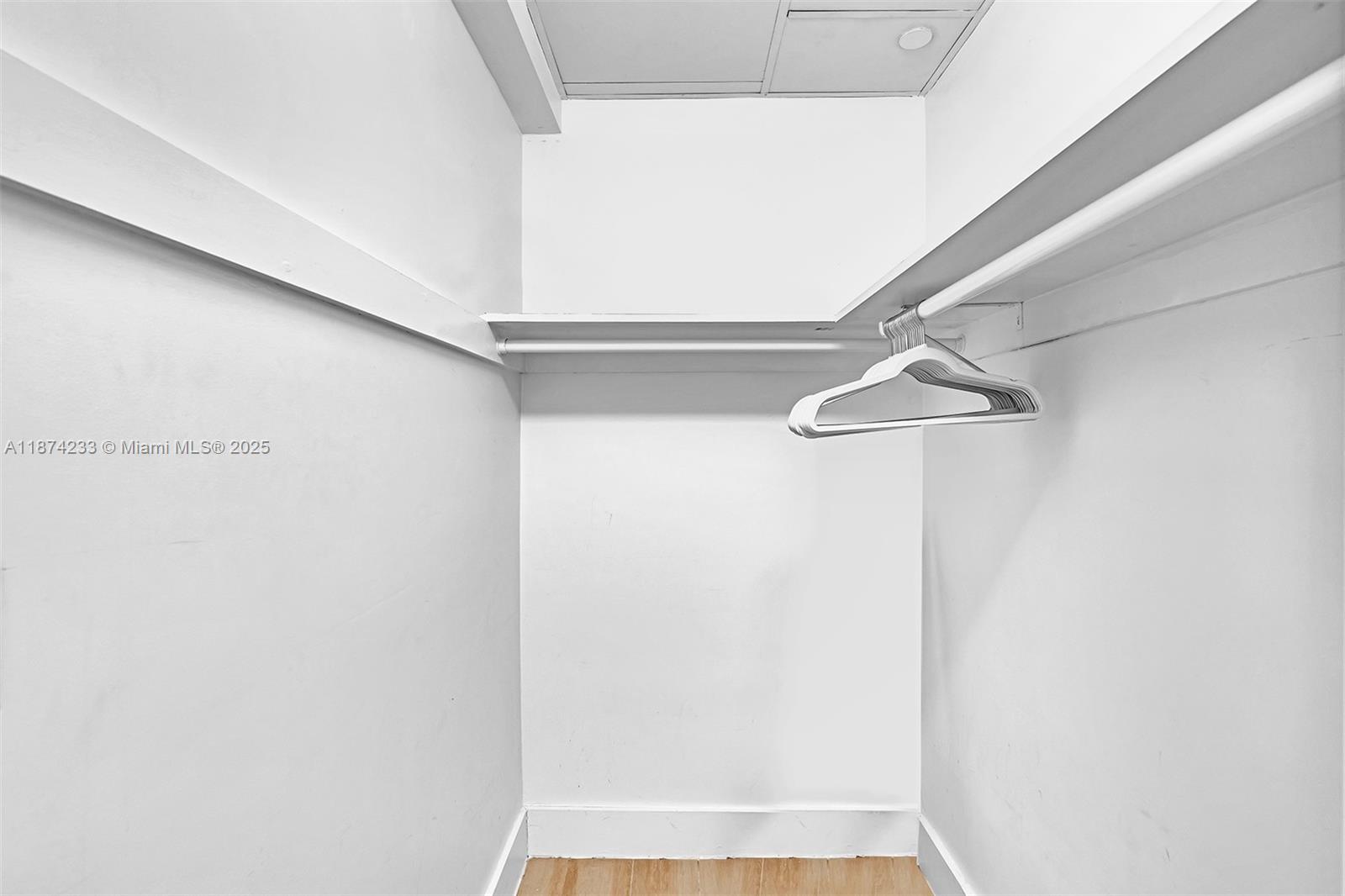 LENOX MANOR - Residential Lease