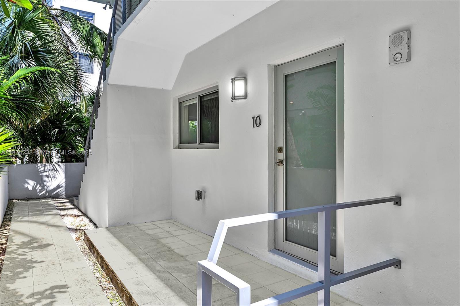 Modern and Renovated 1-Bed Apartment for Rent in Miami Beach! This beautifully renovated apartment offers a
contemporary ambiance with its modern touch-ups and sleek design. Step into your new home and be greeted by white cabinetry that adds an elegant touch to the kitchen, creating a bright and inviting space for culinary
adventures. The upgraded bathrooms and kitchen feature high-quality fixtures and finishes, providing a luxurious
and functional experience. No need to worry about furniture shopping, as this apartment comes fully furnished with modern pieces that will perfectly complement your lifestyle. Located in the vibrant Miami Beach area, you'll have convenient access to the city's best attractions, restaurants, and entertainment options. Contact the owner for showings.