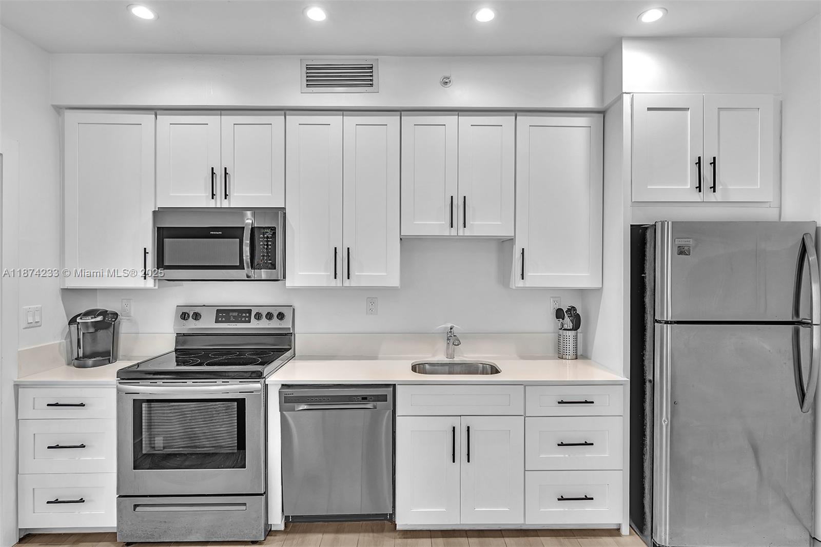 LENOX MANOR - Residential Lease