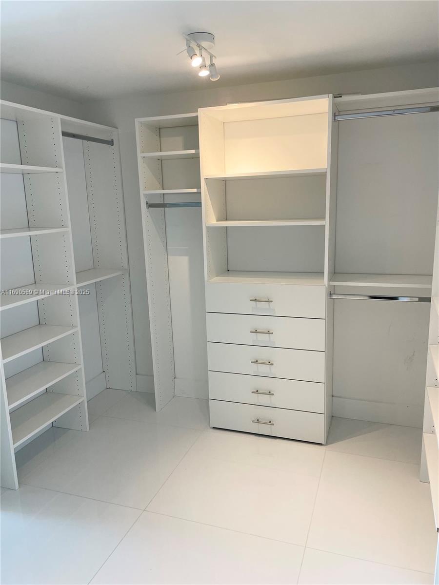 400 SUNNY ISLES CONDO WES - Residential