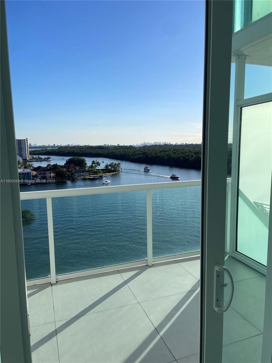 400 SUNNY ISLES CONDO WES - Residential