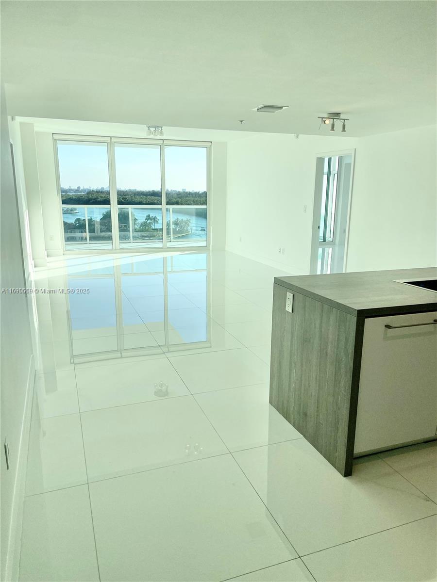 400 SUNNY ISLES CONDO WES - Residential
