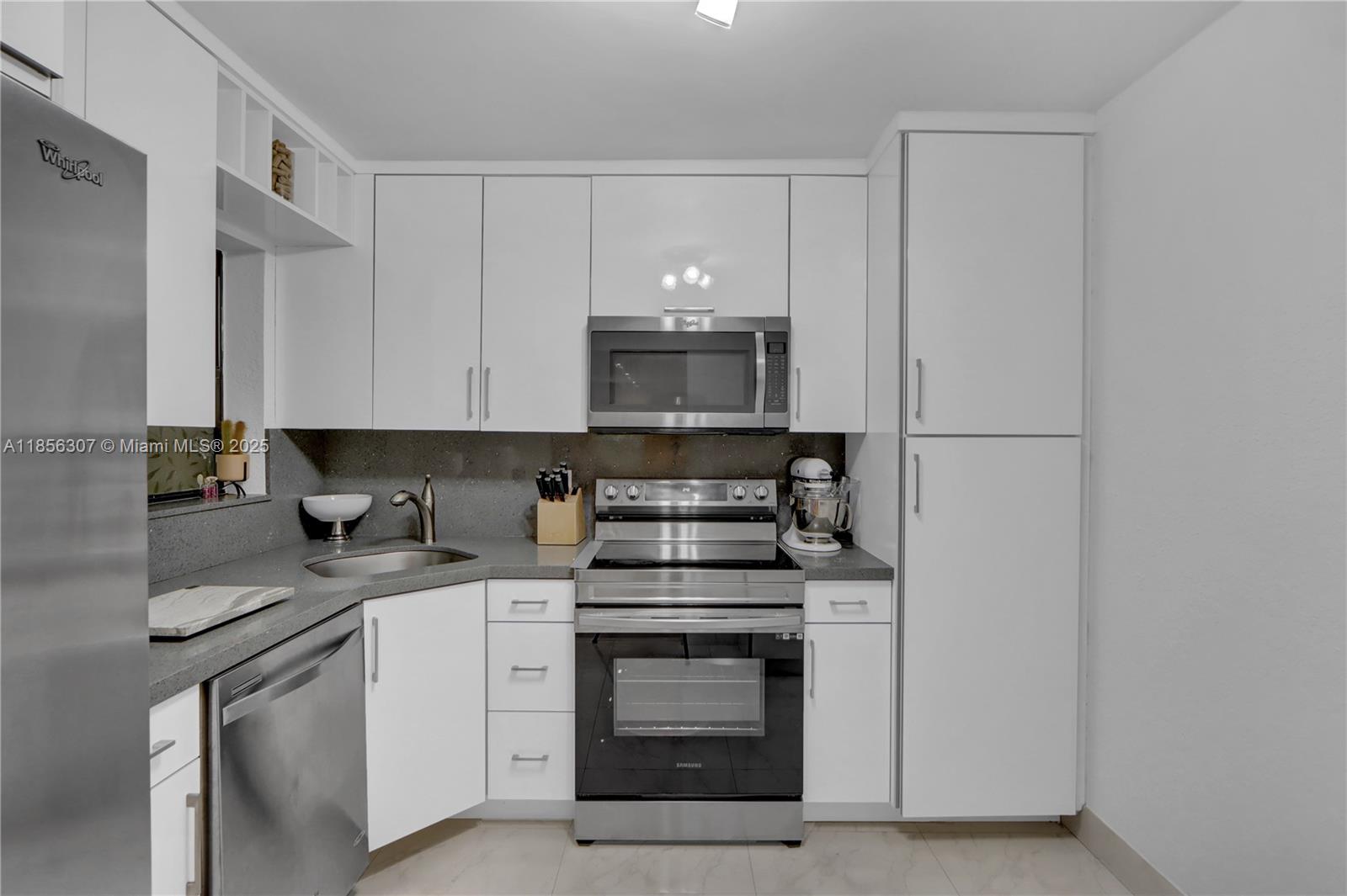 CENTERPOINTE CONDO - Residential