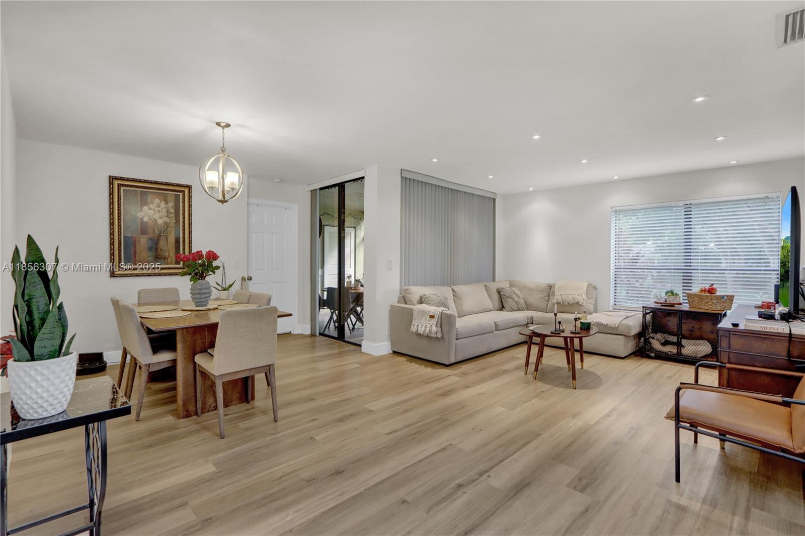 2505 NW 49th Ter 733