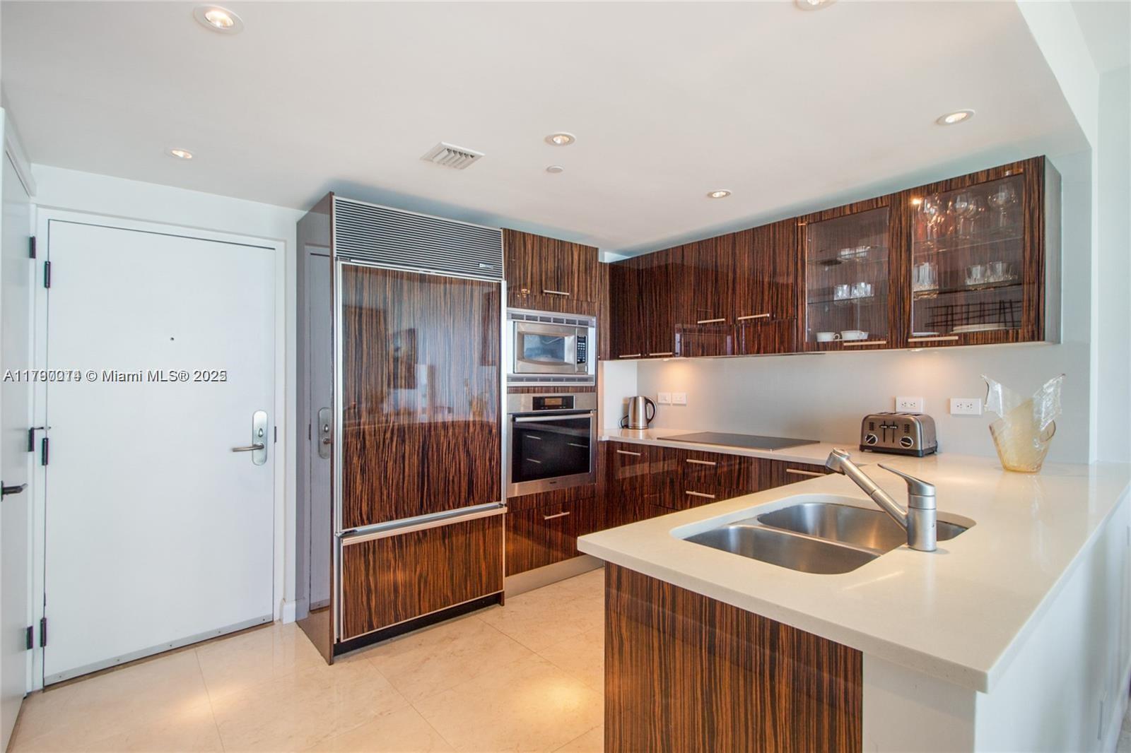 CENTRAL CARILLON BEACH CO - Residential Lease