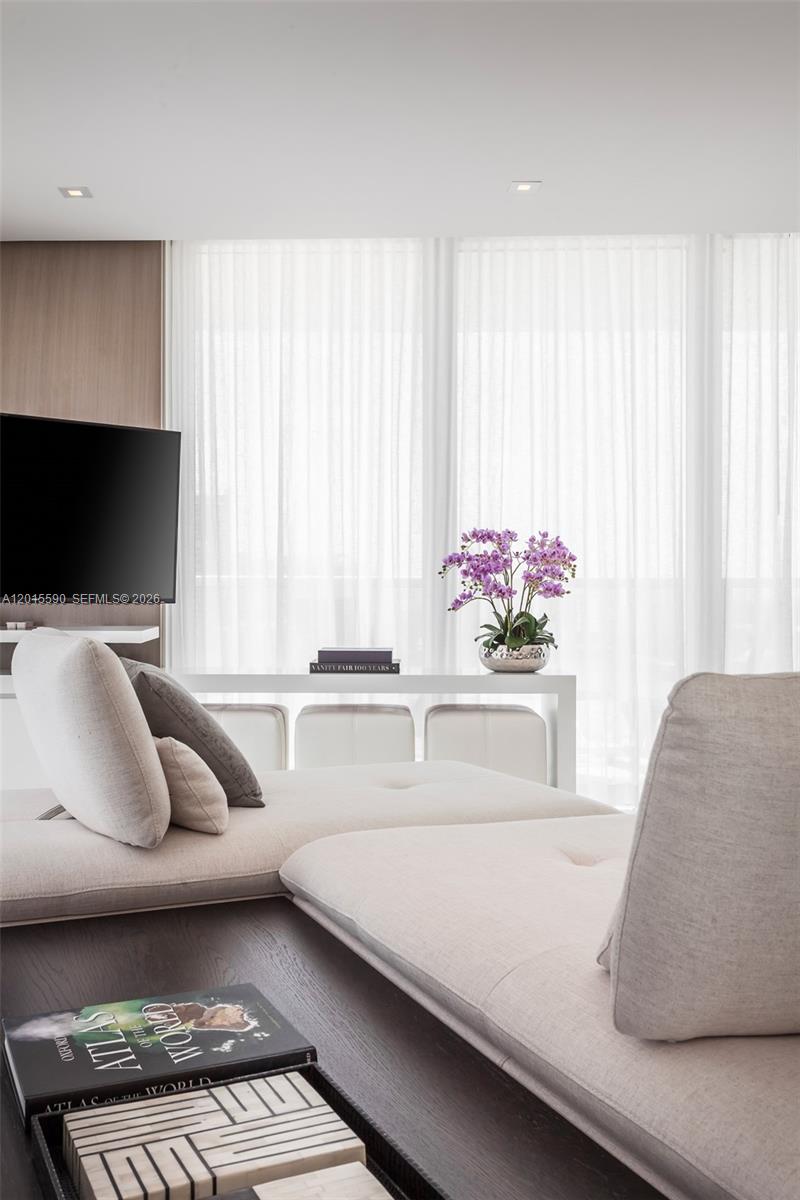 EDEN HOUSE CONDO - Residential Lease