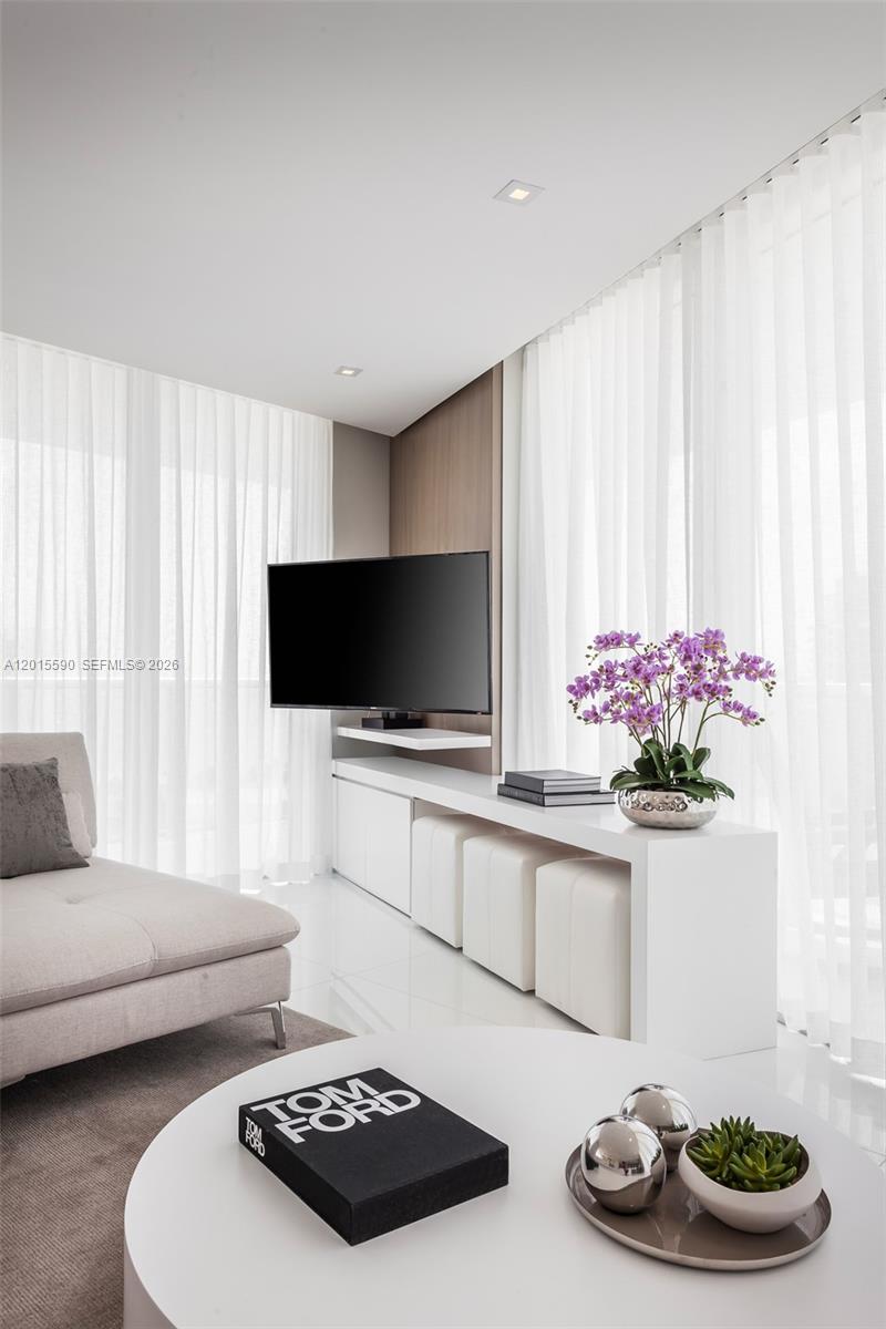EDEN HOUSE CONDO - Residential Lease
