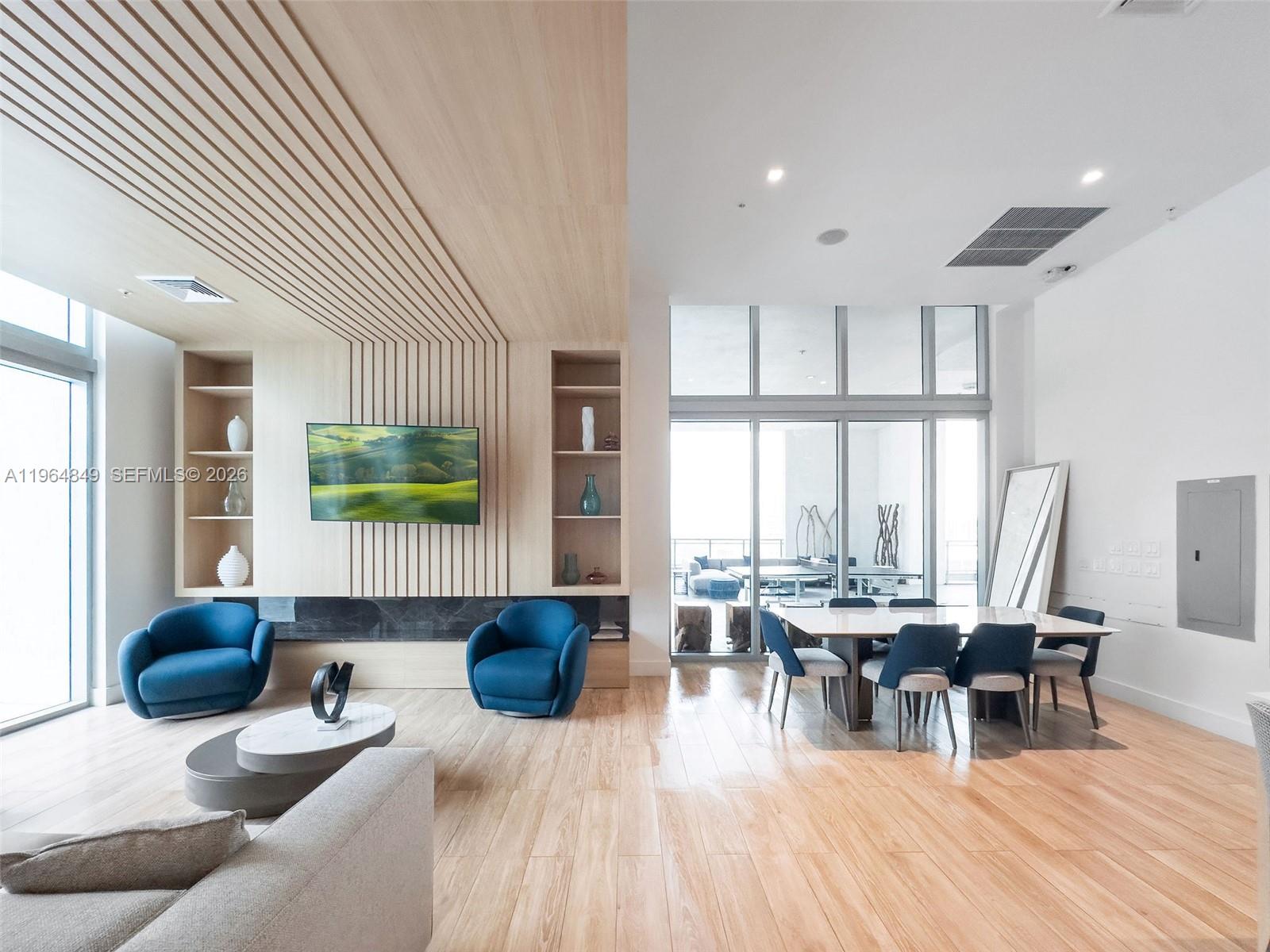 IVY CONDO - Residential