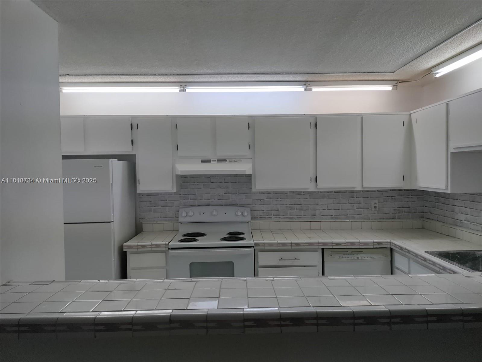 NARANJA LAKES CONDO NO 5 - Residential Lease