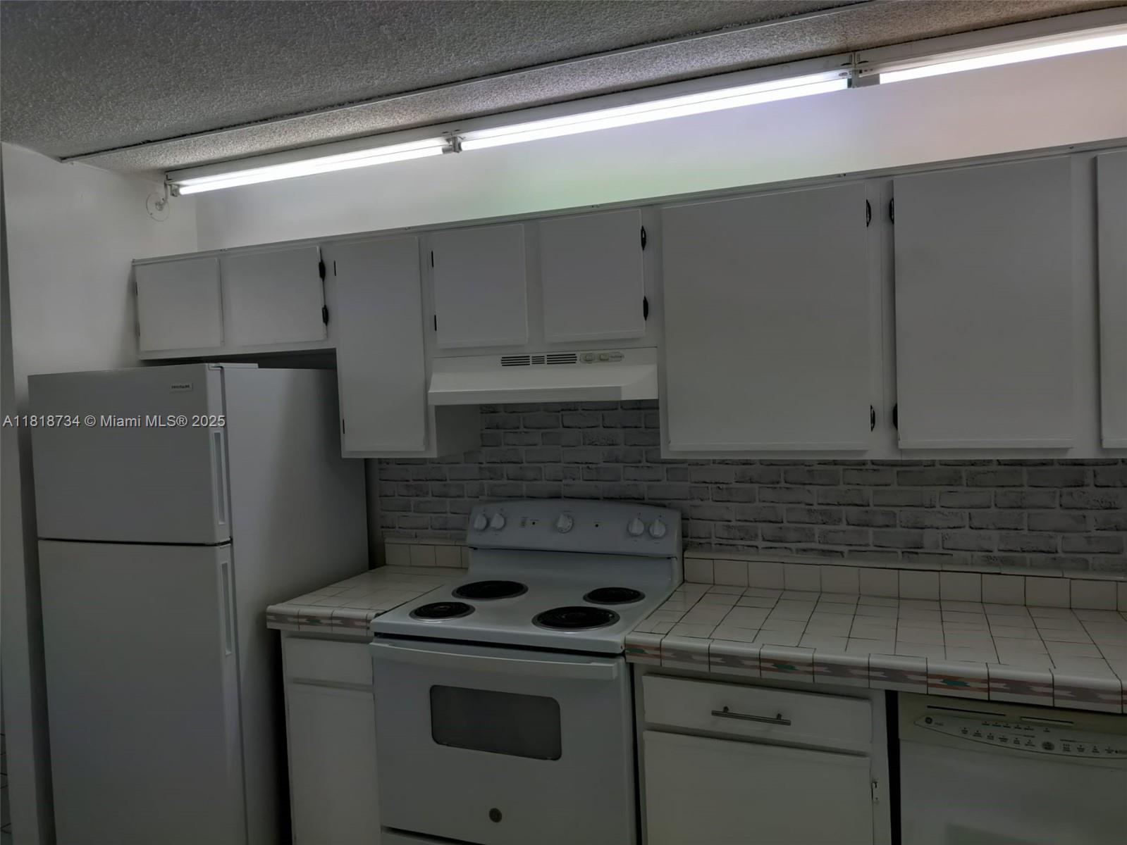 NARANJA LAKES CONDO NO 5 - Residential Lease