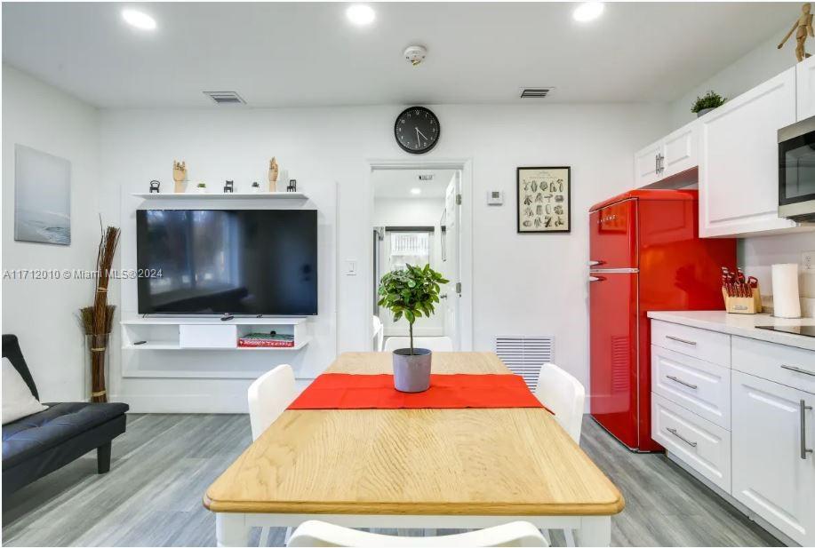 Rental Property at 17001 Ne 20th Ave 4, North Miami Beach, Miami-Dade County, Florida - Bedrooms: 2 
Bathrooms: 1  - $2,300 MO.
