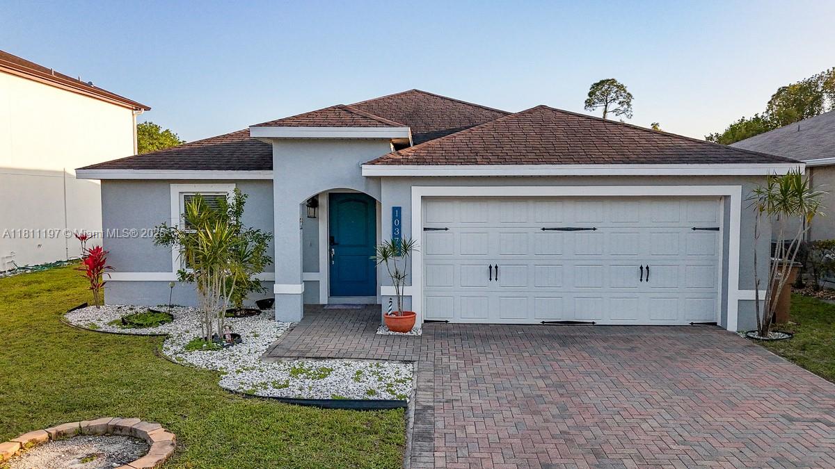 10372 Canal Brook Ln, Lehigh Acres, Lee County, Florida - 3 Bedrooms  
2 Bathrooms - 