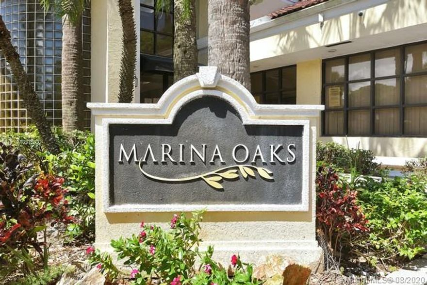 1/1 UNIT AT DESIRABLE MARINA OAKS. GREAT LOCATION, NEAR TO I-95, FT LAUDERDALE AIRPORT. TOTALLY UPDATED, BEAUTIFUL UNIT, CERAMIC FLOORS, STAINLESS STEEL APPLIANCES, FRESHLY PAINTED, READY TO MOVE-IN. WASHER & DRYER IN UNIT. 3RD FLOOR WITH VAULTED CEILINGS. SCREENED BALCONY. PET-FRIENDLY. GREAT COMMUNITY WITH LOTS OF AMENITIES, POOL, GYM, TENNIS COURT. ALL DOCUMENTS ARE ATTACHED.