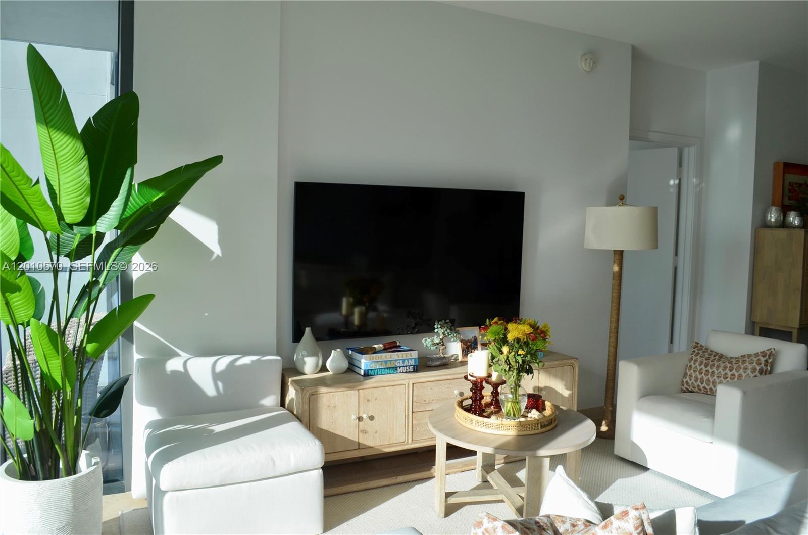 REACH CONDO - Residential