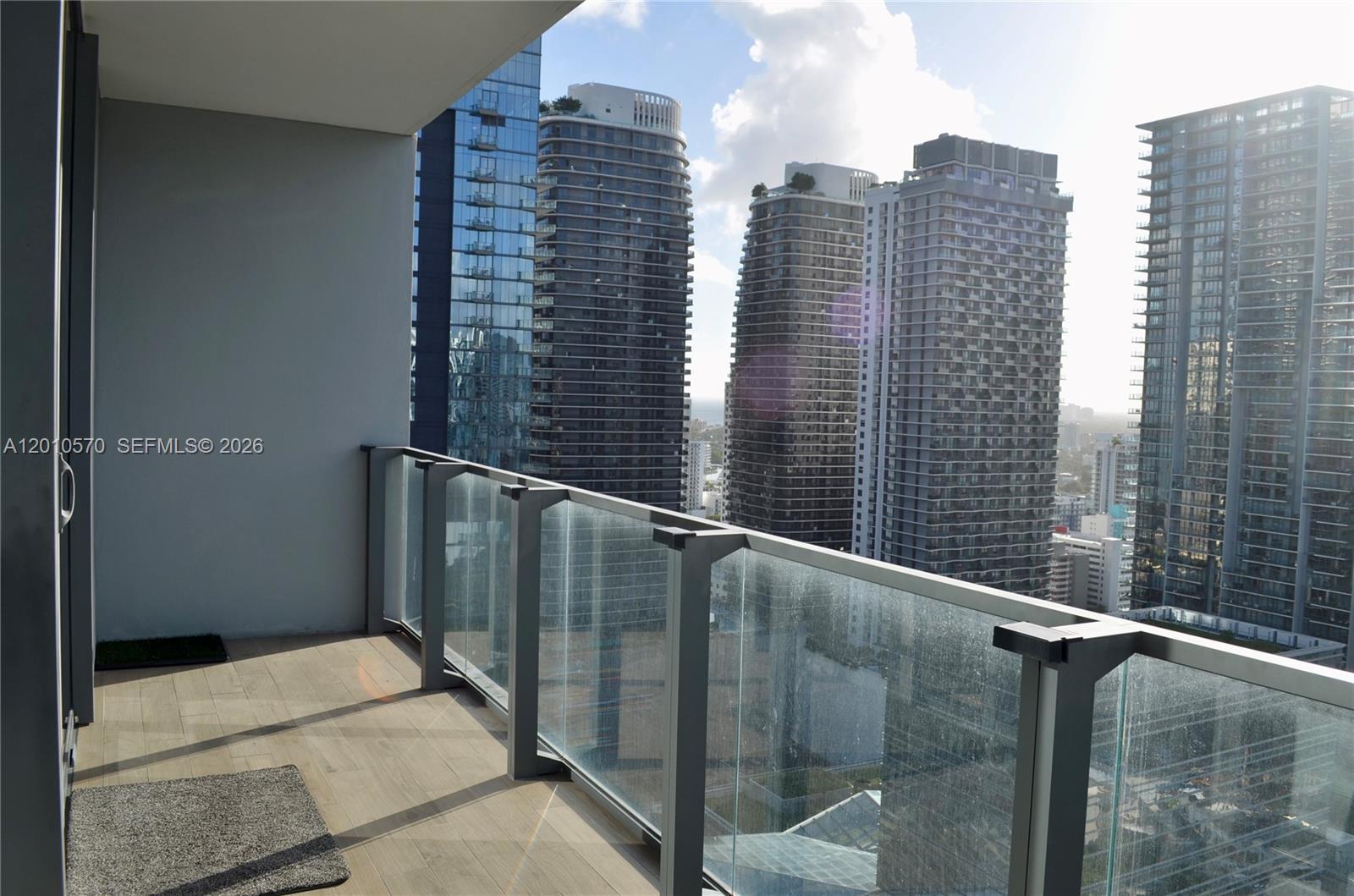 REACH CONDO - Residential