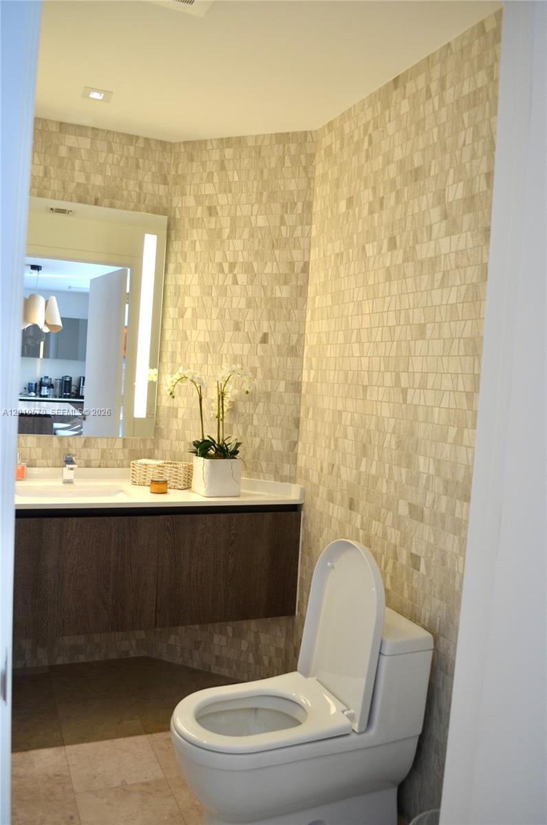 REACH CONDO - Residential