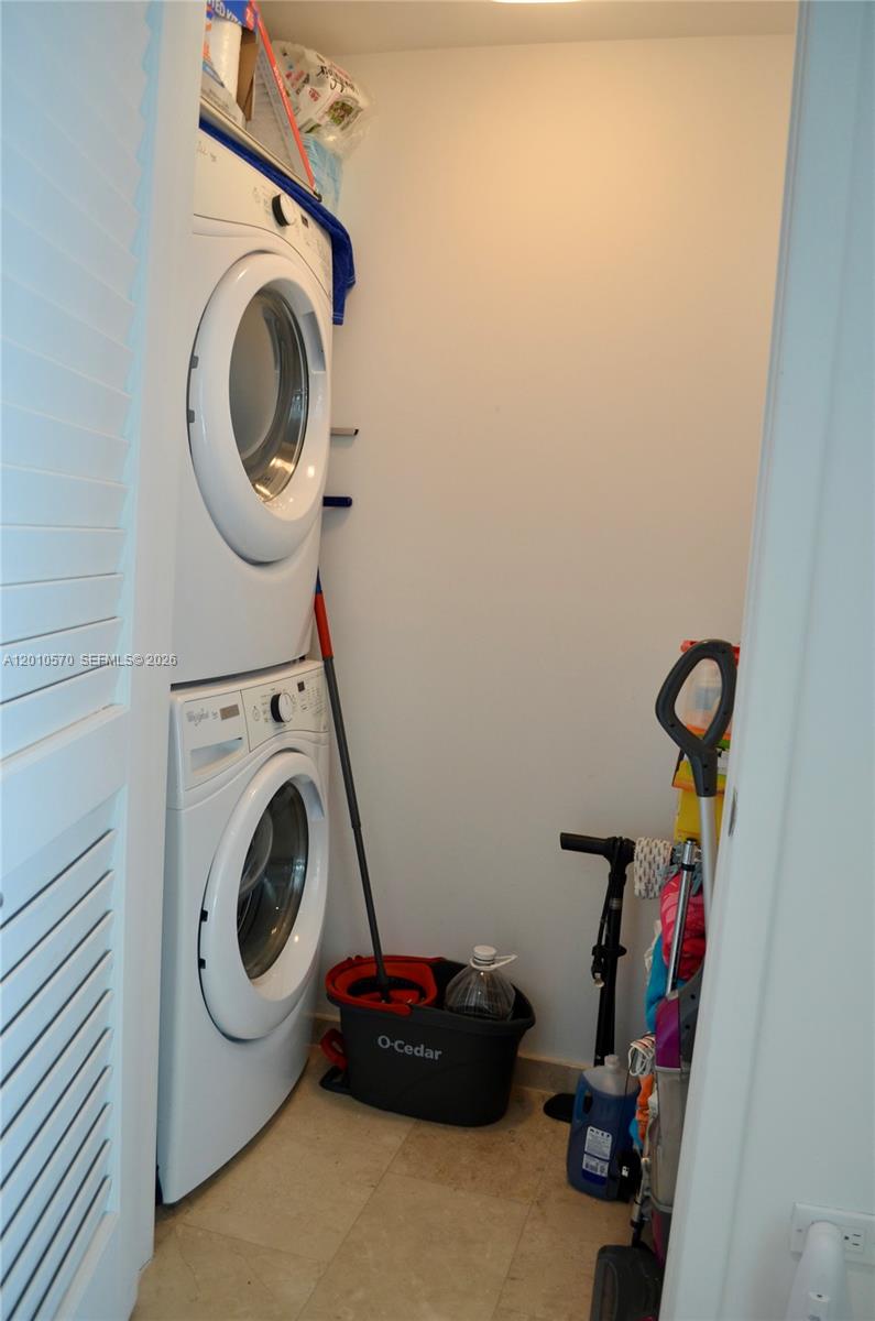 REACH CONDO - Residential