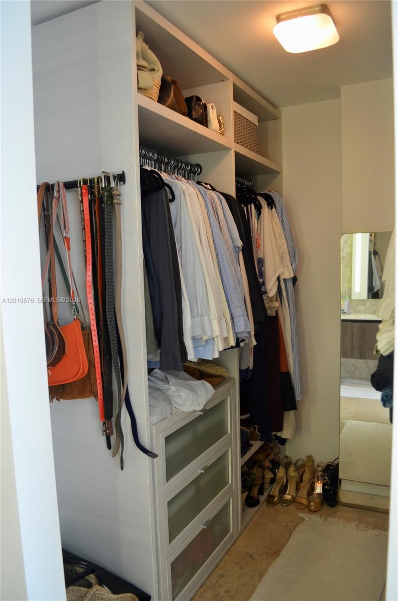 REACH CONDO - Residential
