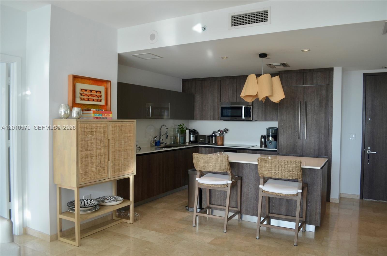 REACH CONDO - Residential