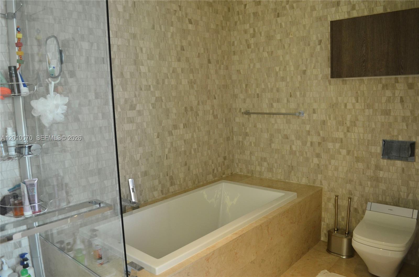 REACH CONDO - Residential