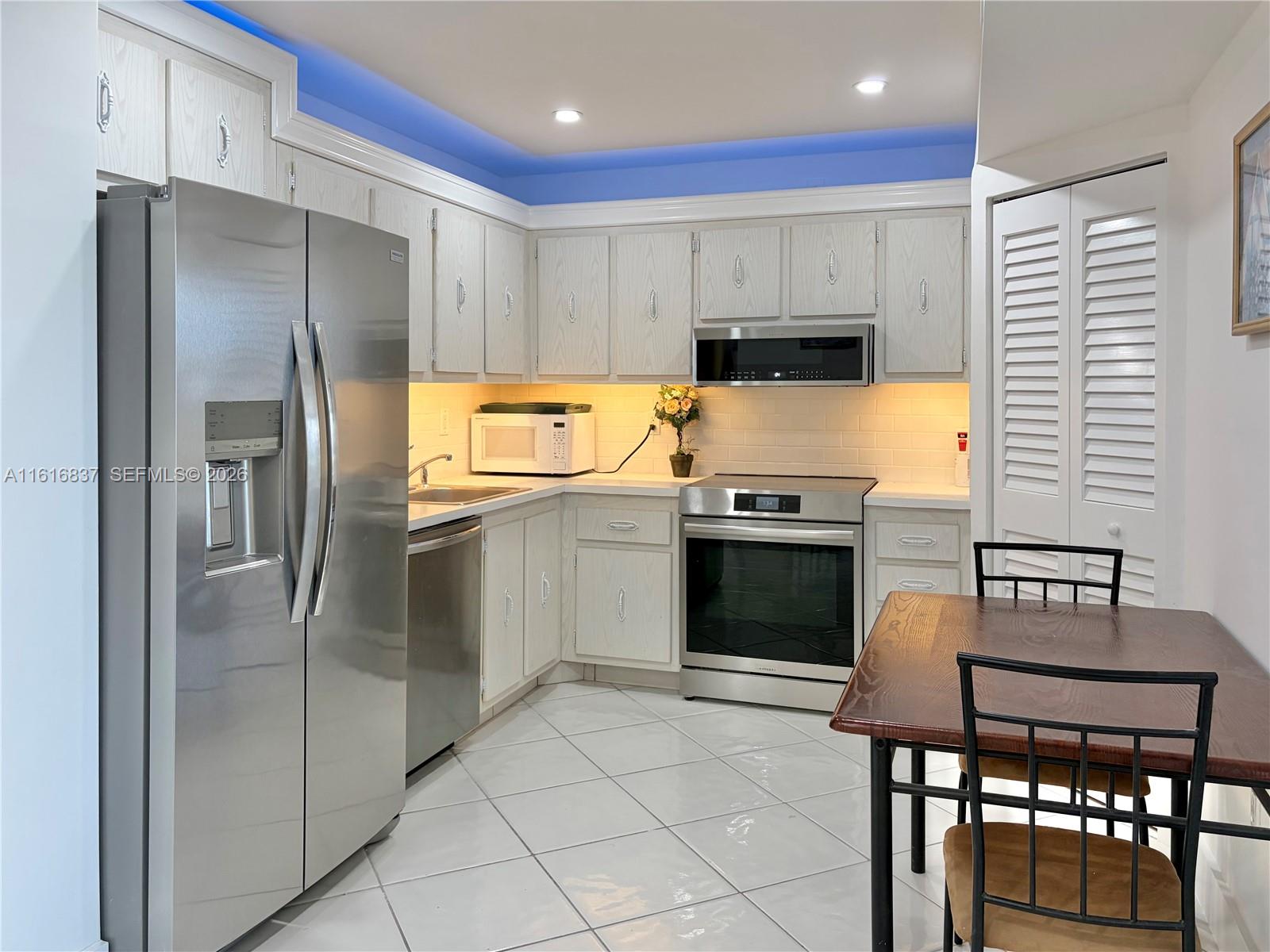 MANATEE CONDO - Residential