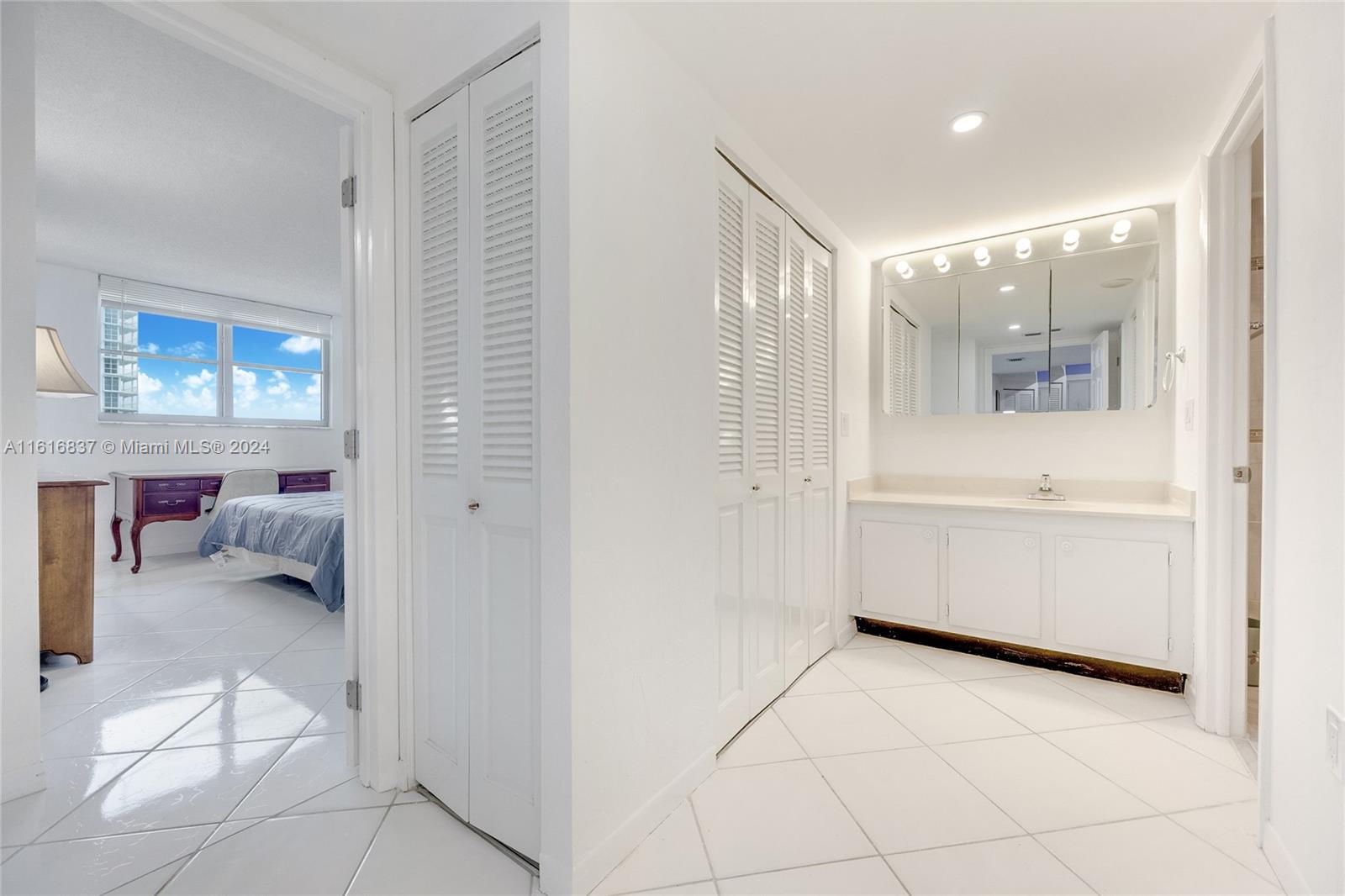 MANATEE CONDO - Residential