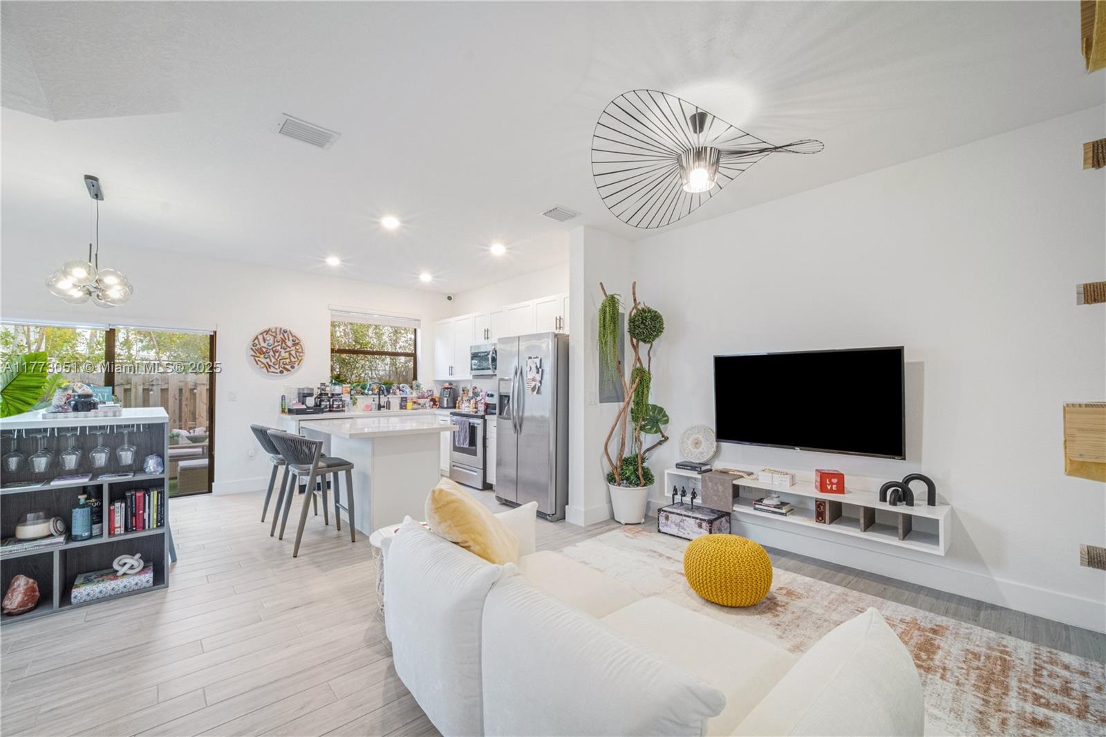 VIA VENTURA NEIGHBORHOOD - Residential