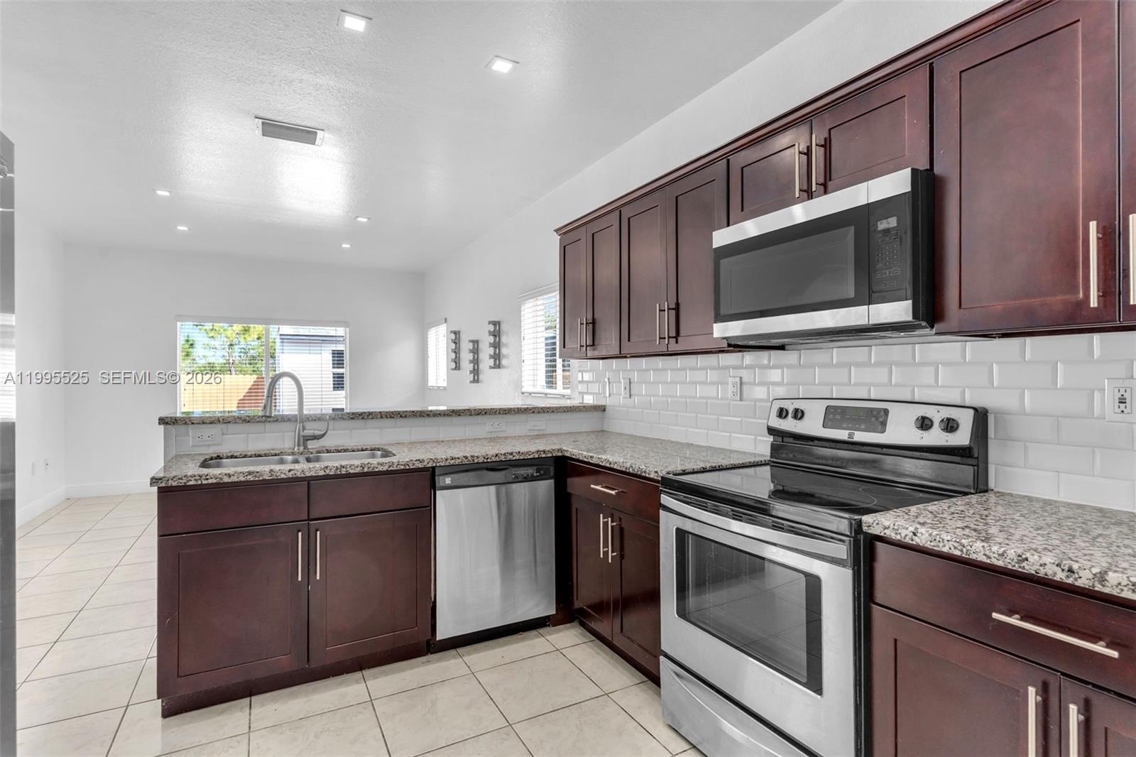 CHATEAU ROYAL ESTATES - Residential