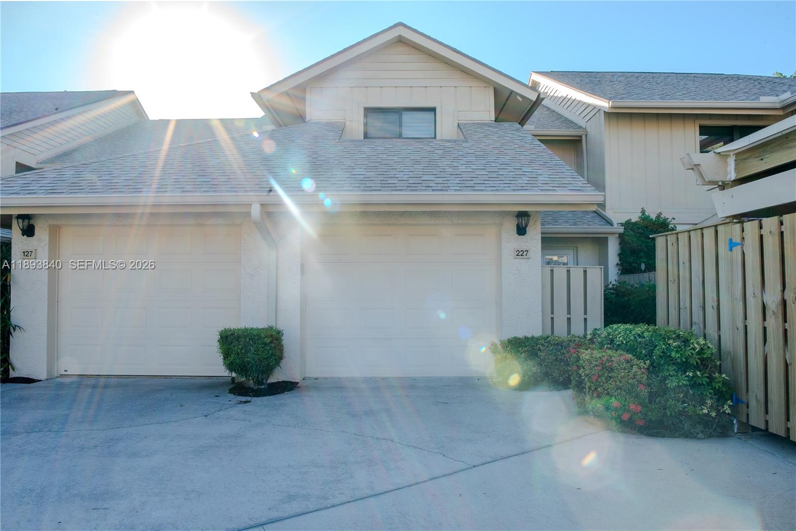 JONATHANS LANDING - Residential