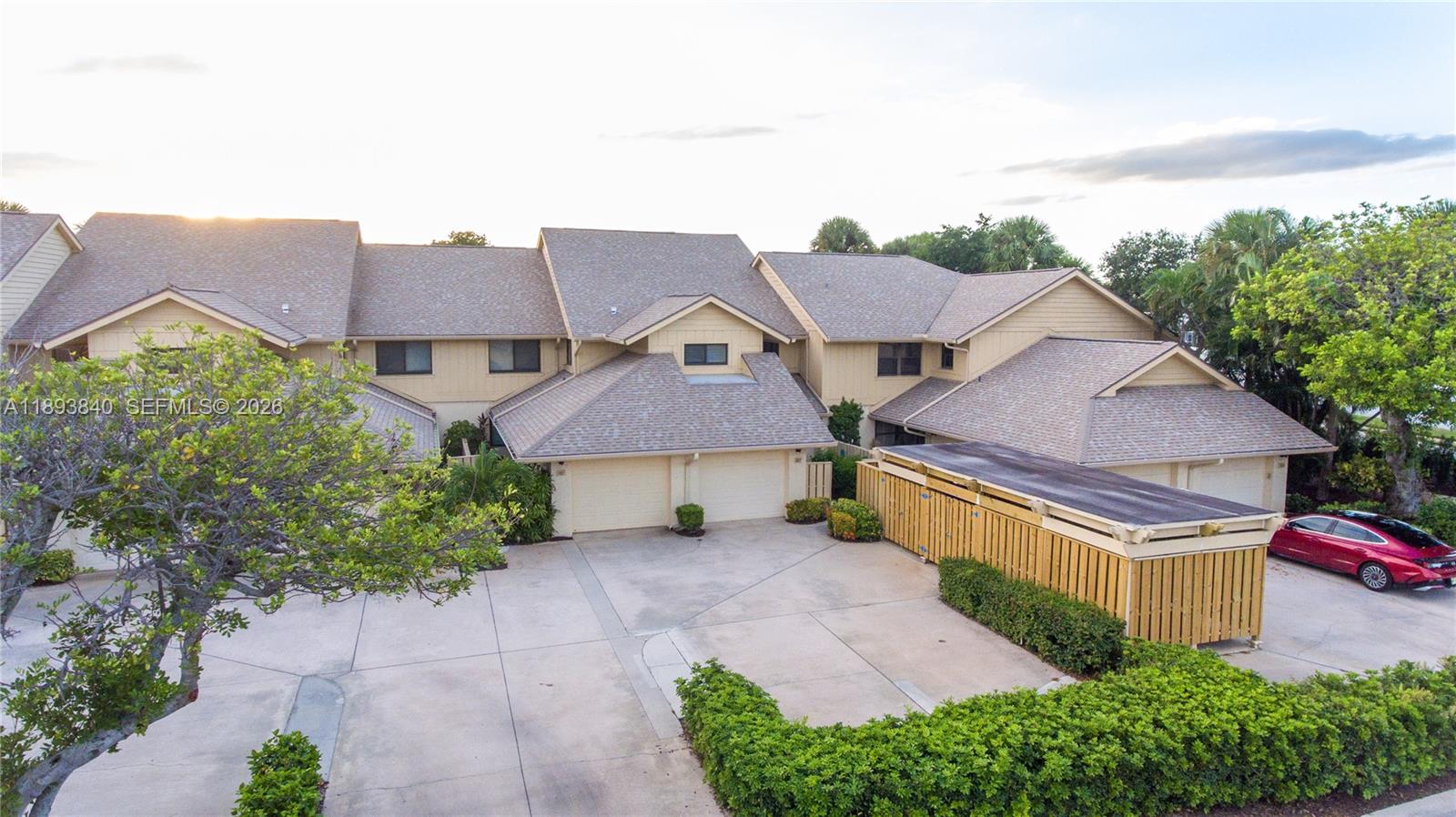 JONATHANS LANDING - Residential