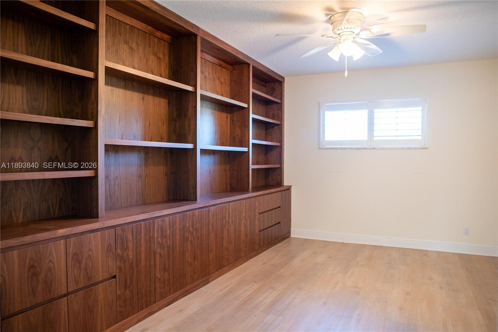 JONATHANS LANDING - Residential