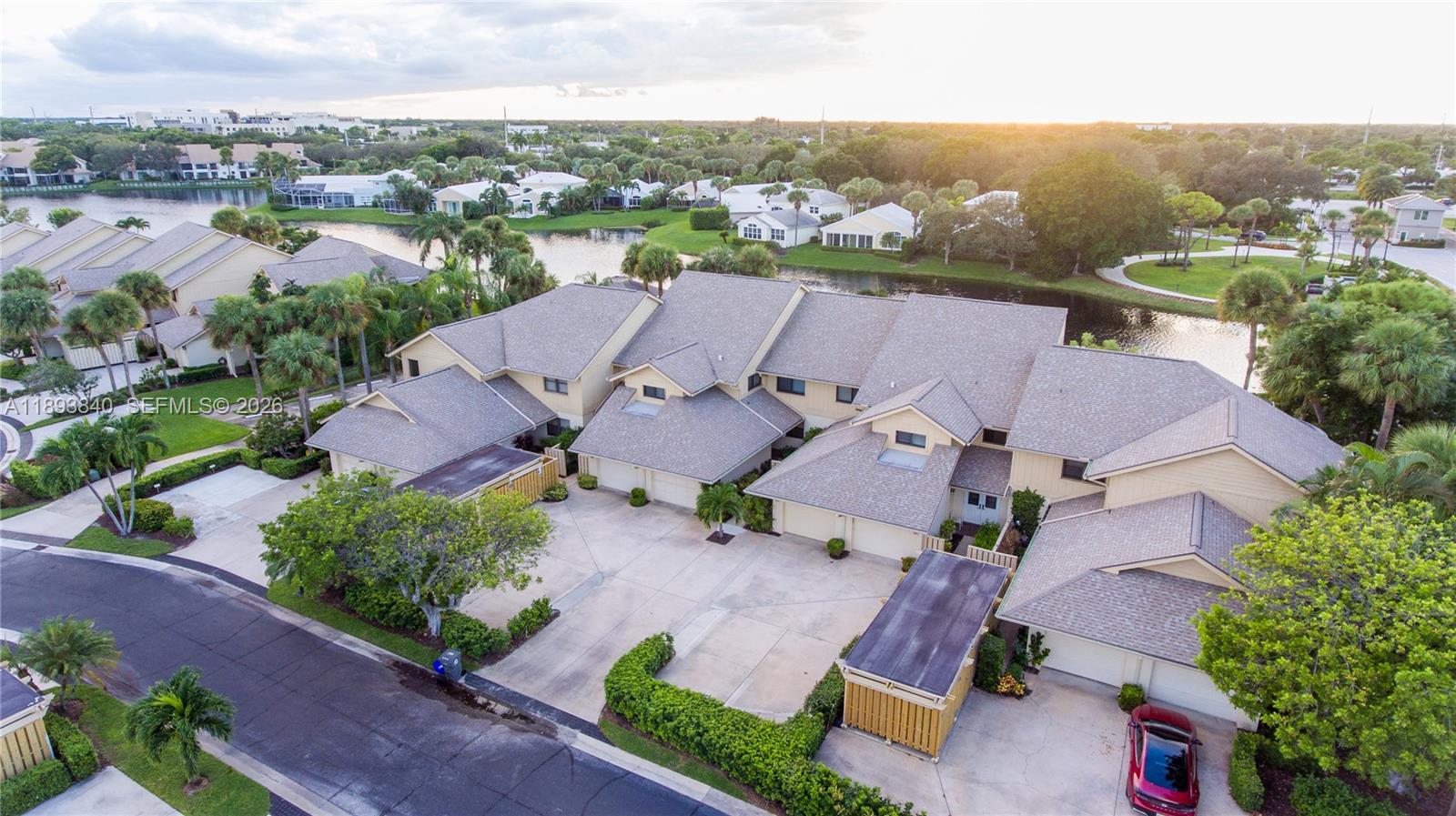 JONATHANS LANDING - Residential