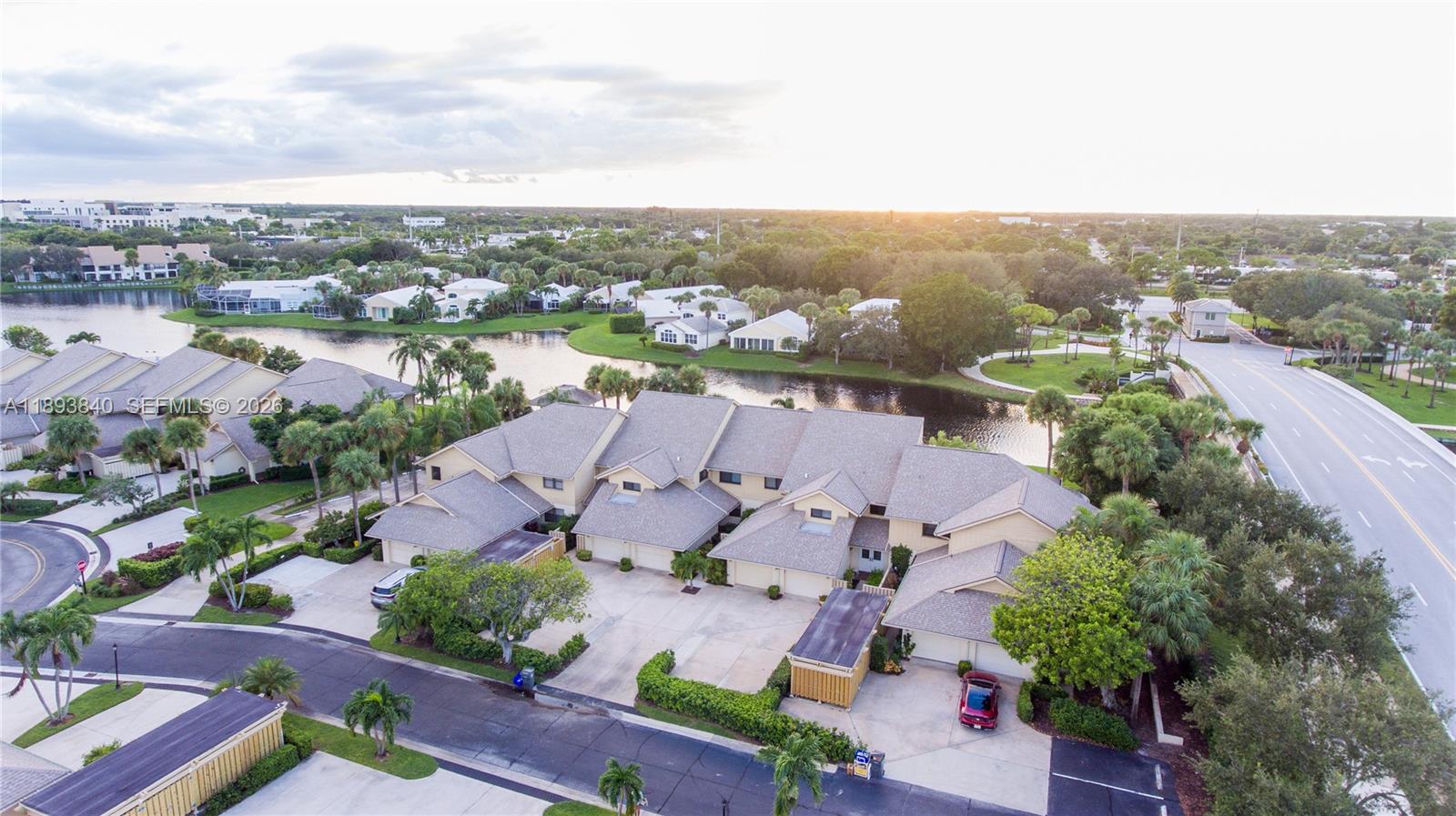 JONATHANS LANDING - Residential