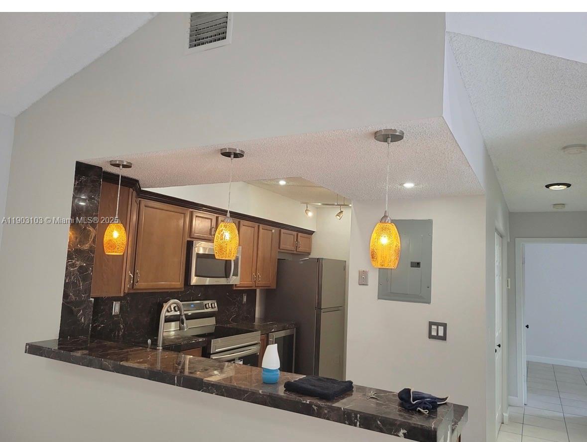 VILLA RUSTICA I CONDO - Residential Lease