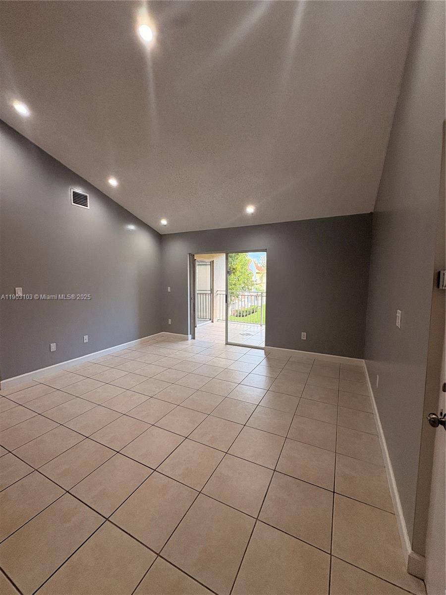 VILLA RUSTICA I CONDO - Residential Lease