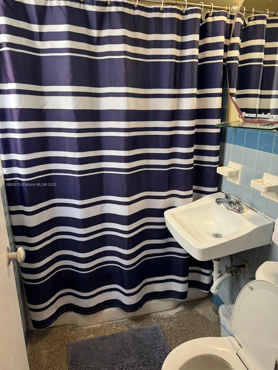 HOLLYWOOD BEACH SECOND AD - Residential Lease