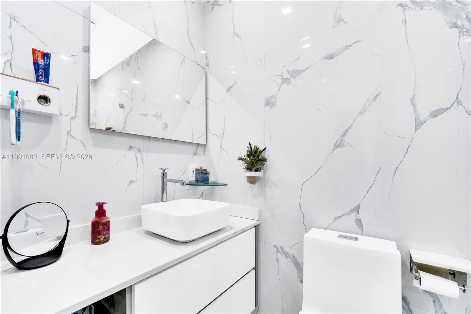 J R CONDO PH I - Residential