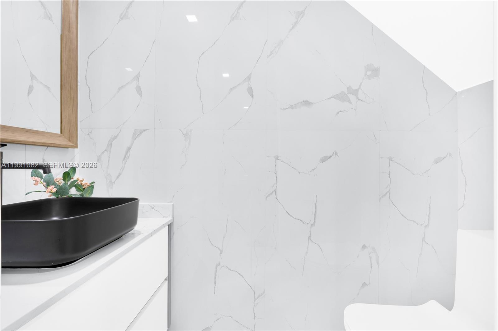 J R CONDO PH I - Residential