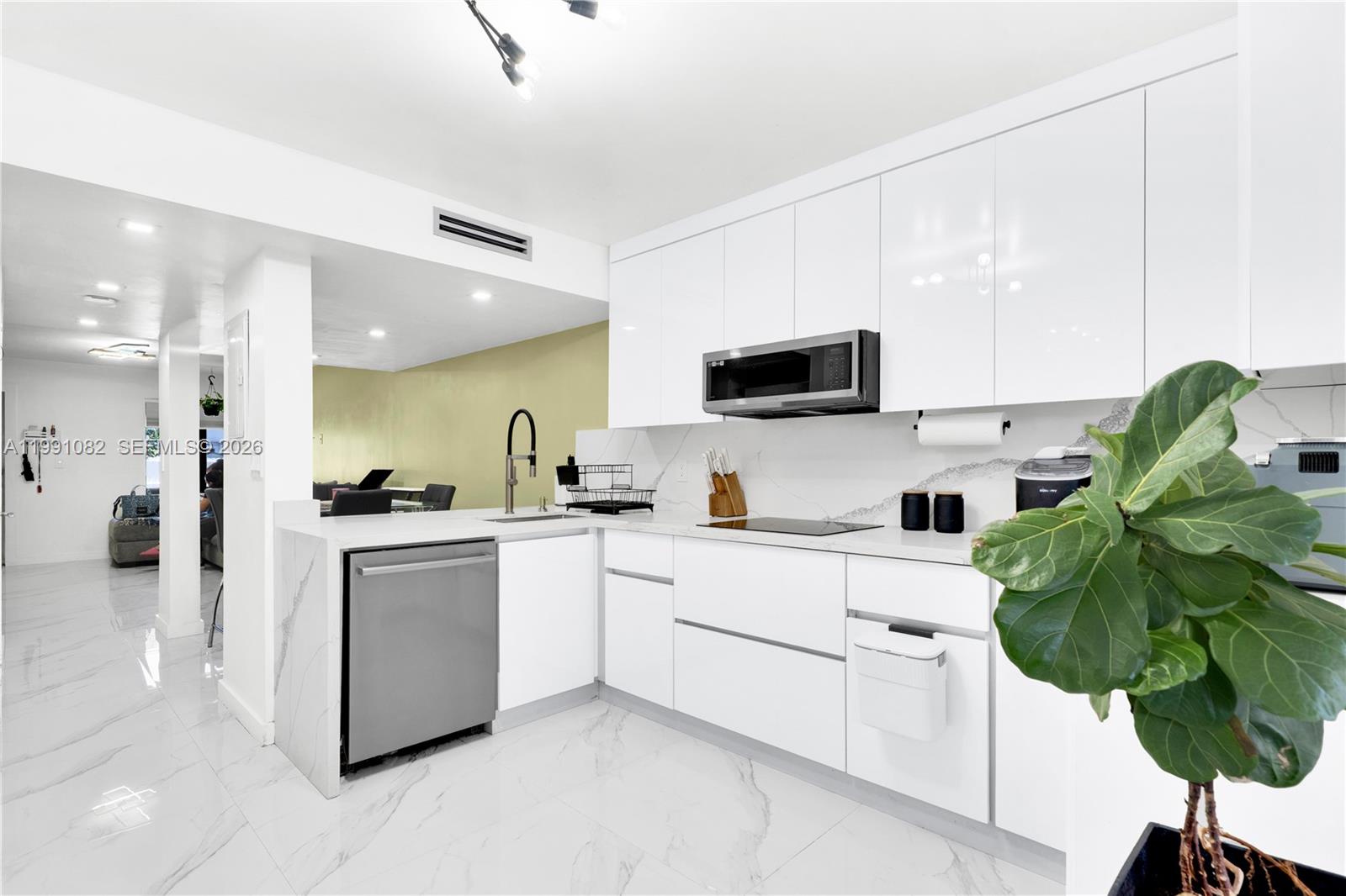 J R CONDO PH I - Residential