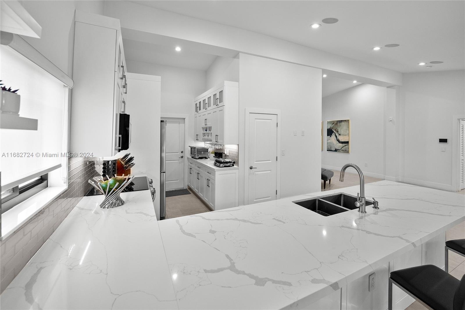 SHORES LINDGREN FIRST ADD - Residential Lease