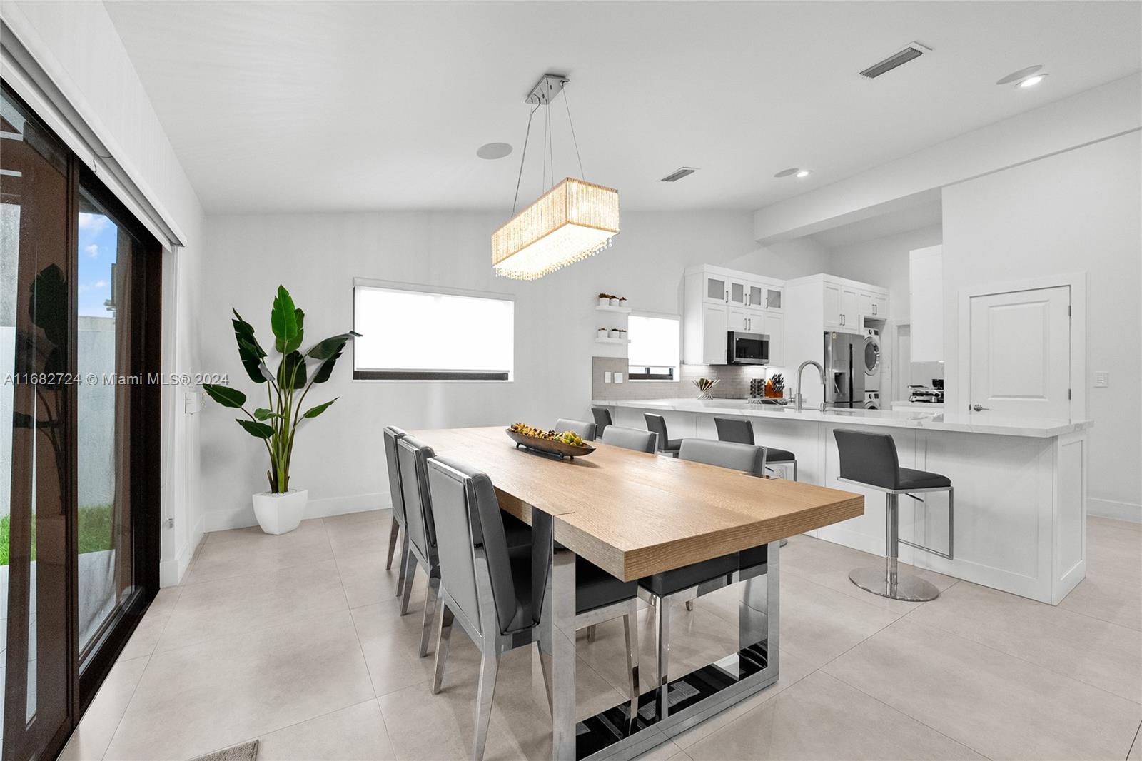 SHORES LINDGREN FIRST ADD - Residential Lease