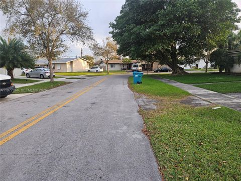 Tiny photo for 19112 SW 95th Ave, Cutler Bay, FL 33157 (MLS # A11977344)