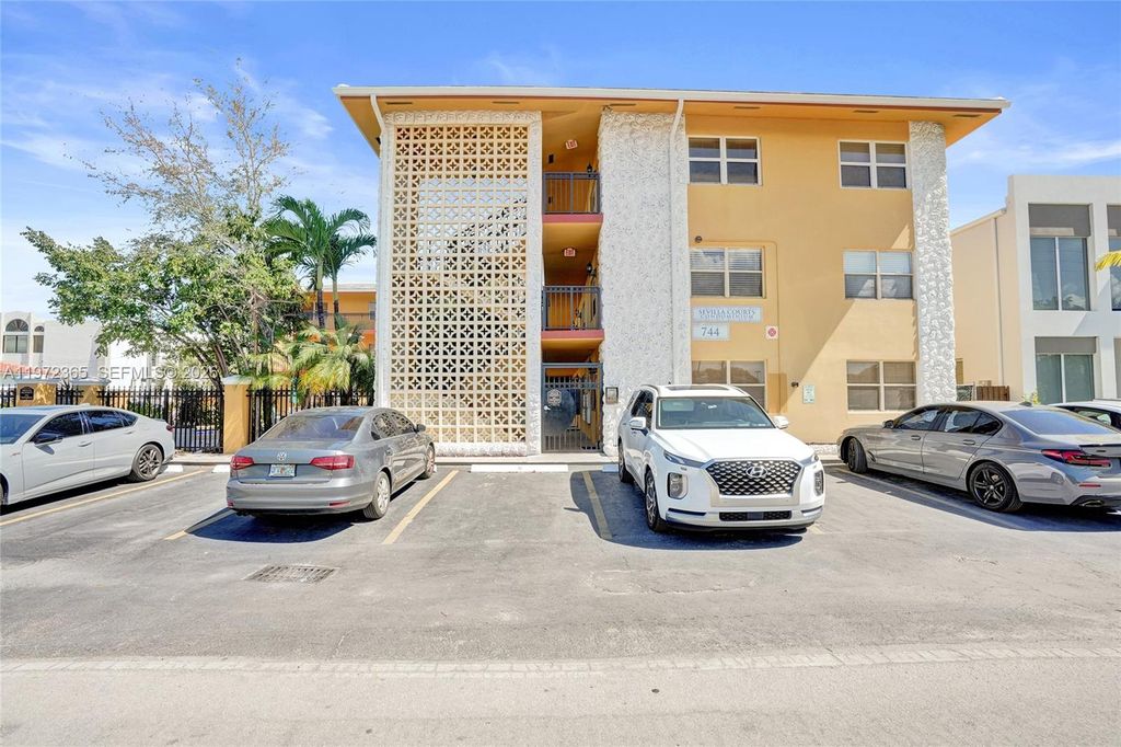 Photo of 744 NE 14th Ave #1, Fort Lauderdale, FL 33304 (MLS # A11972365)