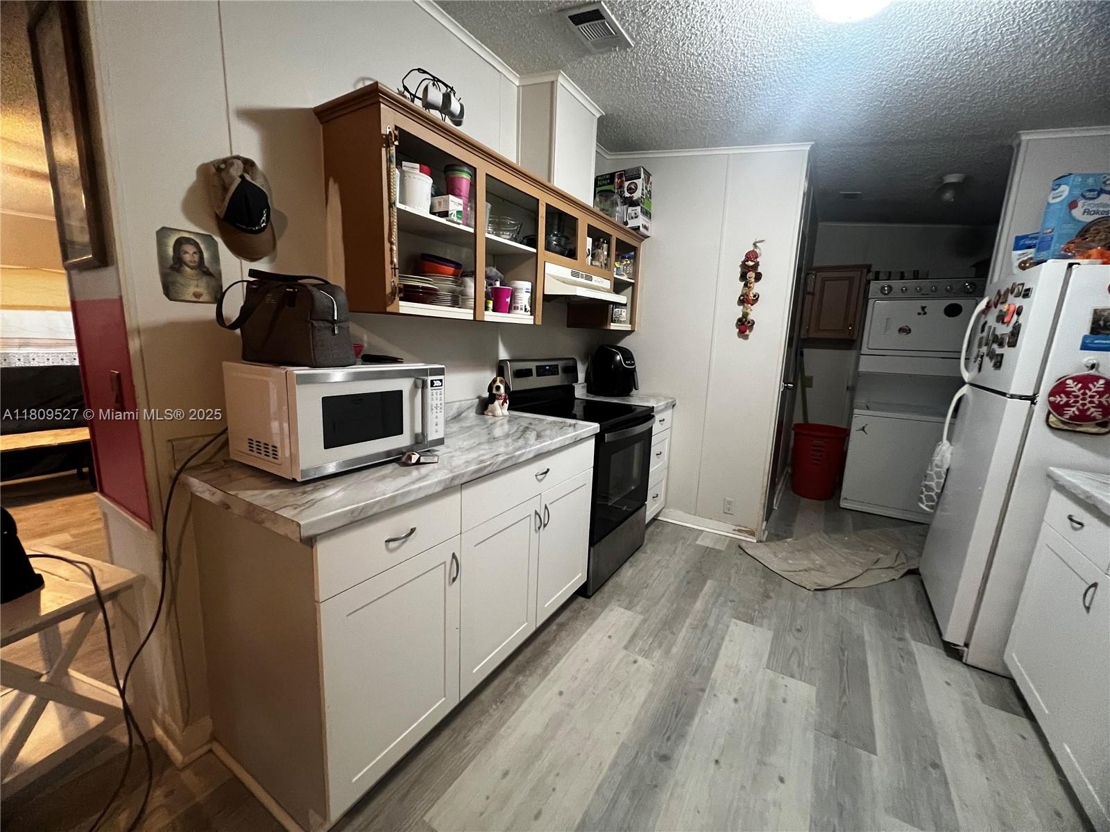 19800 SW 180th Ave Lot.414, Miami, FL, 33187/$235,000 4 19800 SW 180th Ave Lot.414